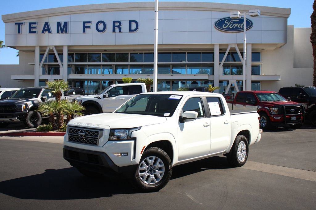 Used 2022 Nissan Frontier SV RWD image 2