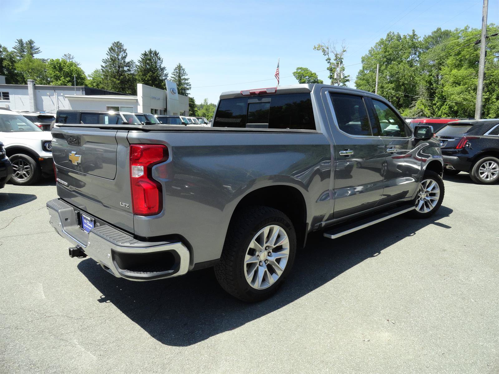 Used 2022 Chevrolet Silverado 1500 LTZ w/ LTZ Premium Package AWD/4WD image 5