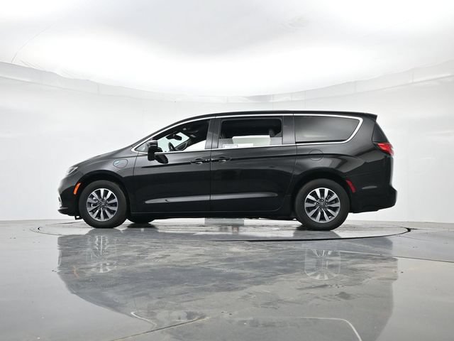 Used 2025 Chrysler Pacifica Select FWD image 36
