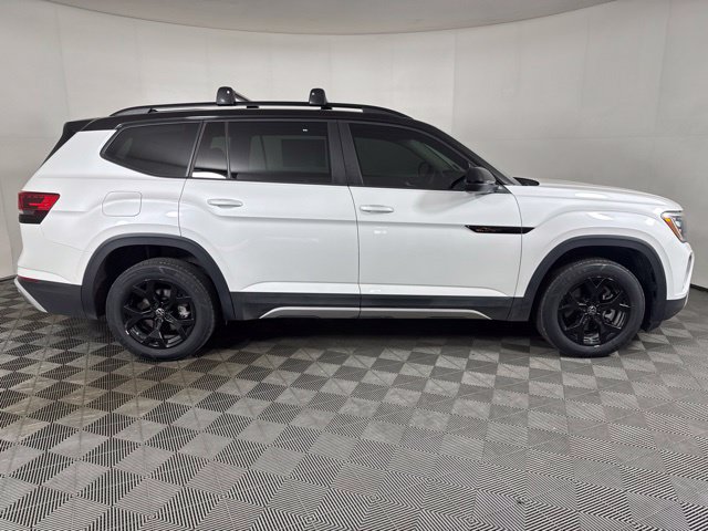 Used 2024 Volkswagen Atlas Peak Edition SEL AWD/4WD image 2