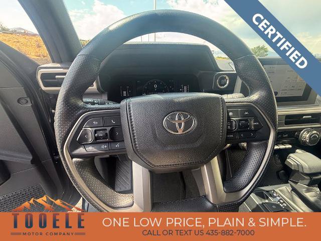 Used 2025 Toyota 4Runner SR5 AWD/4WD image 17