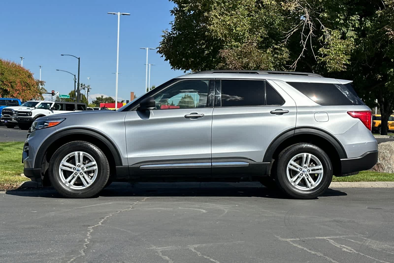 Certified 2023 Ford Explorer XLT w/ Equipment Group 202A AWD/4WD image 5