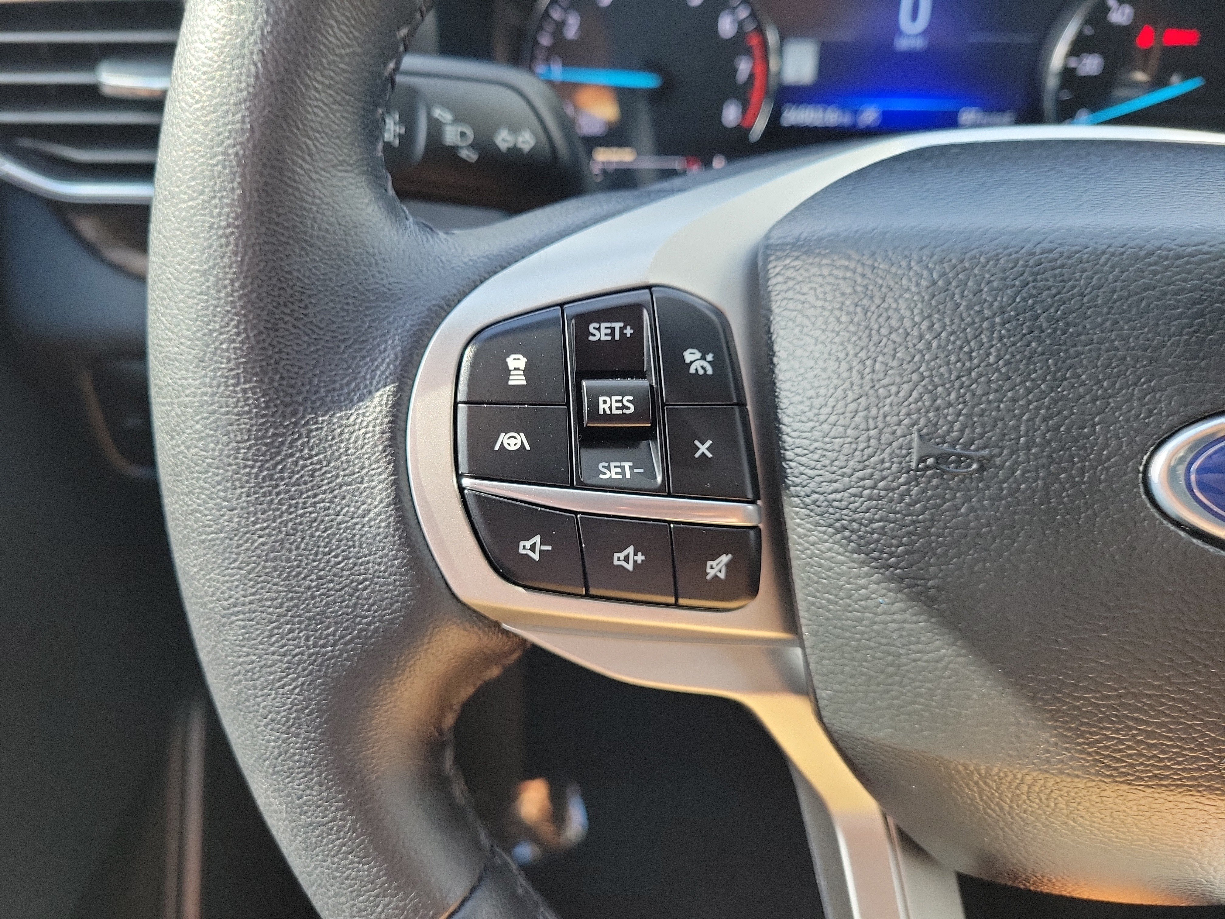 Certified 2023 Ford Explorer Limited w/ Limited Technology Package RWD image 25