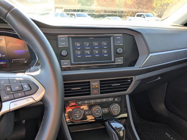 Used 2023 Volkswagen Jetta SE image 24