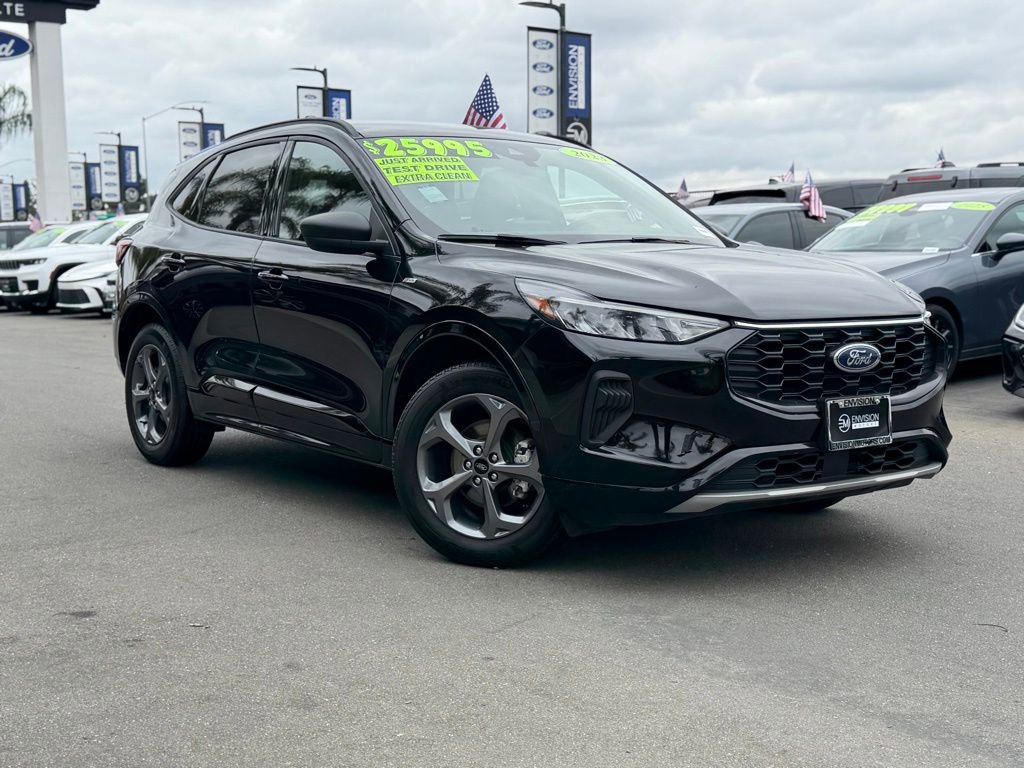 Certified 2023 Ford Escape ST-Line AWD/4WD image 2
