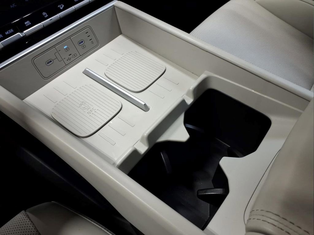Used 2025 Hyundai Santa Fe SEL AWD/4WD image 11