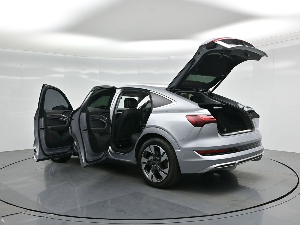 Used 2022 Audi e-tron Premium Plus image 36