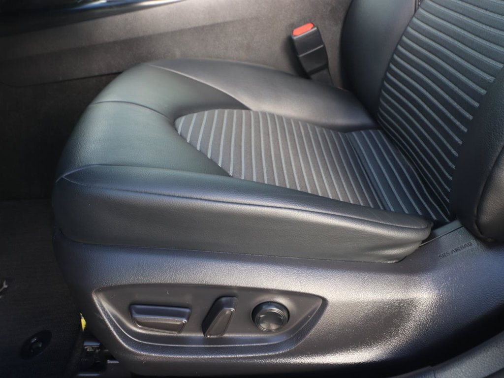 Used 2020 Toyota Camry SE FWD image 17
