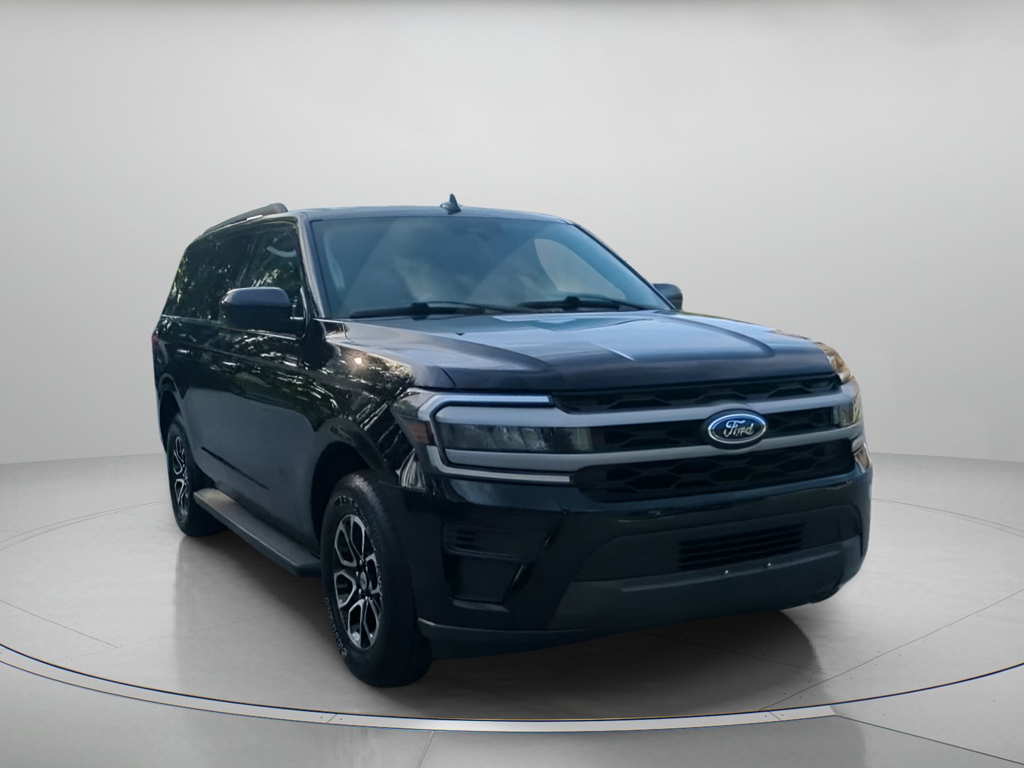 Certified 2024 Ford Expedition XLT RWD image 4