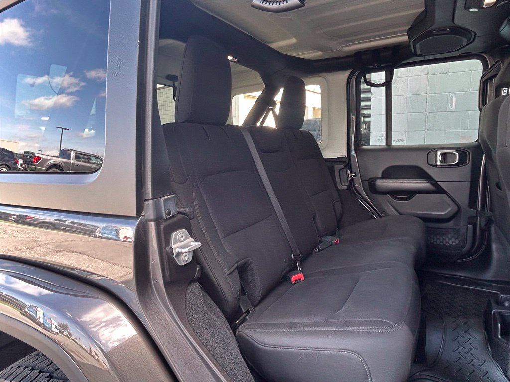 Used 2018 Jeep Wrangler Unlimited Sahara AWD/4WD image 32