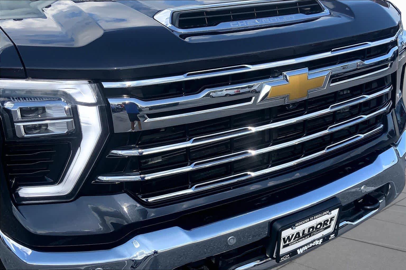 Used 2024 Chevrolet Silverado 2500 LTZ w/ LTZ Premium Package AWD/4WD image 30