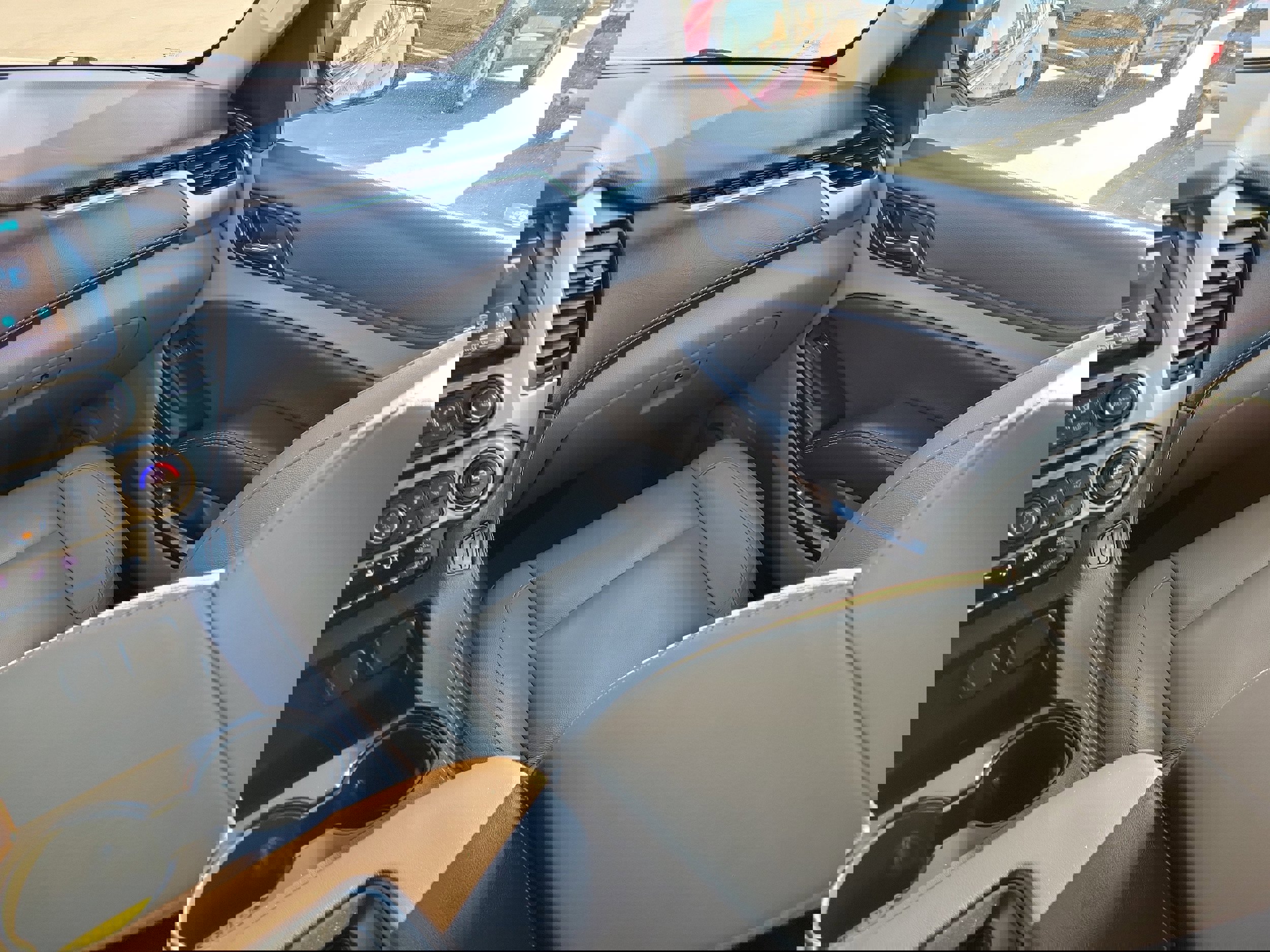 Used 2018 Chevrolet Suburban LT w/ Luxury Package image 18