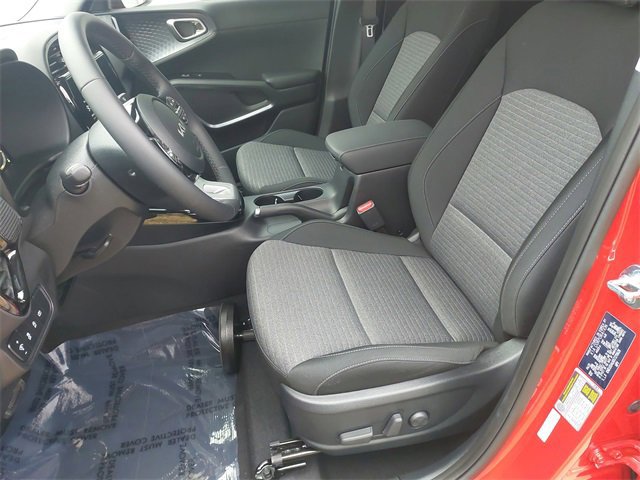 Used 2025 Kia Soul EX image 16