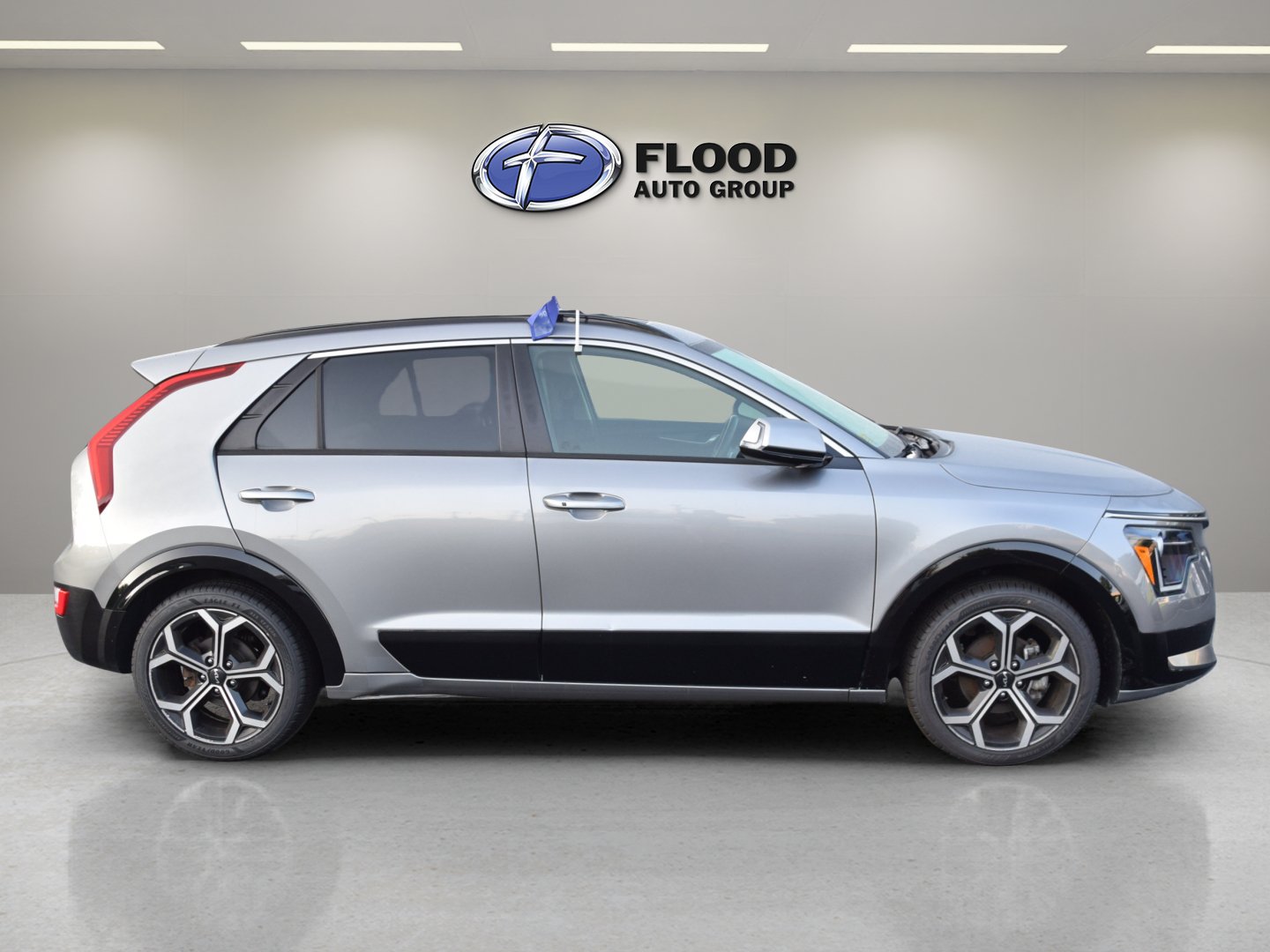 Used 2023 Kia Niro EX Touring FWD image 3