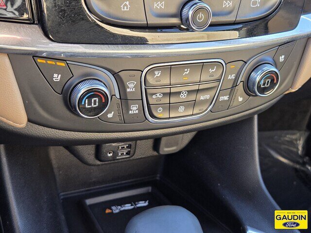 Used 2023 Chevrolet Traverse Premier FWD image 23