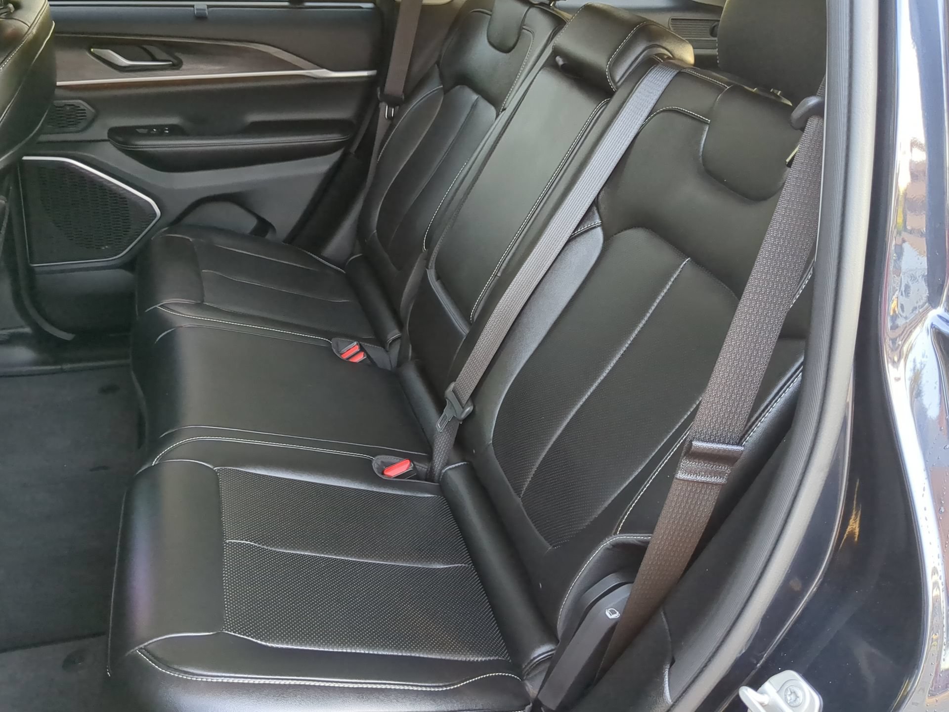 Used 2023 Jeep Grand Cherokee Limited w/ Luxury Tech Group II AWD/4WD image 54