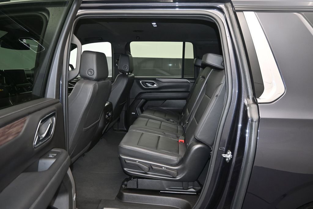 Used 2023 Chevrolet Suburban LT AWD/4WD image 15