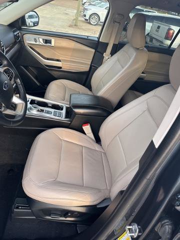 Certified 2022 Ford Explorer Limited w/ Equipment Group 301A image 3