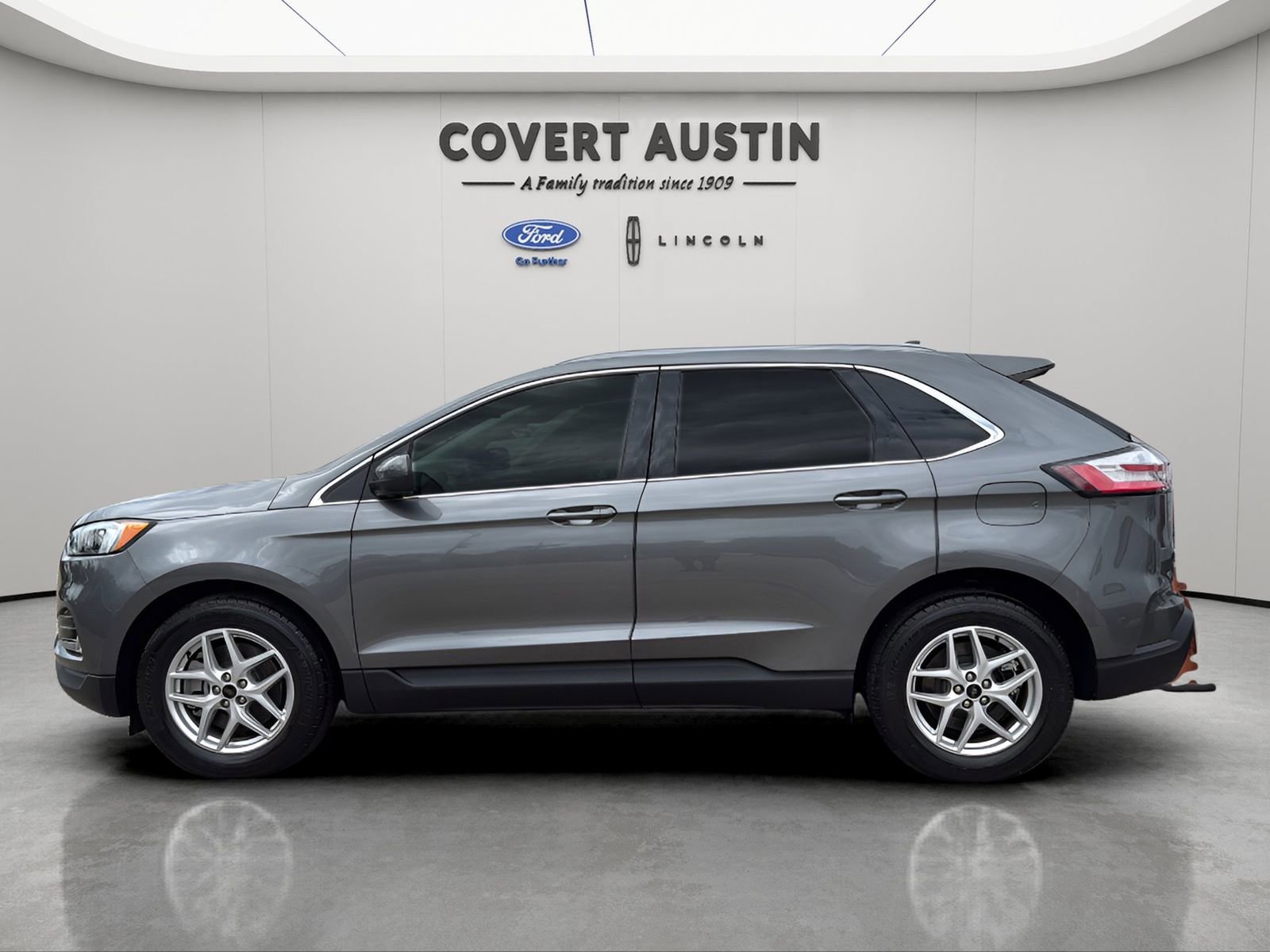 Certified 2024 Ford Edge SEL w/ Convenience Package AWD/4WD image 2