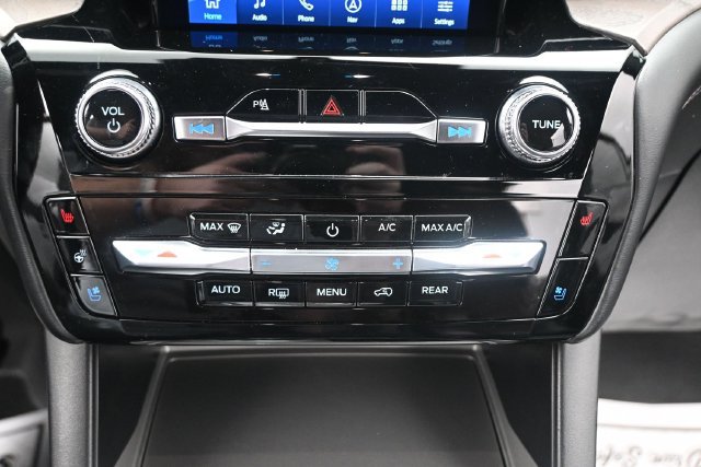 Certified 2024 Ford Explorer Platinum w/ Technology Package AWD/4WD image 14