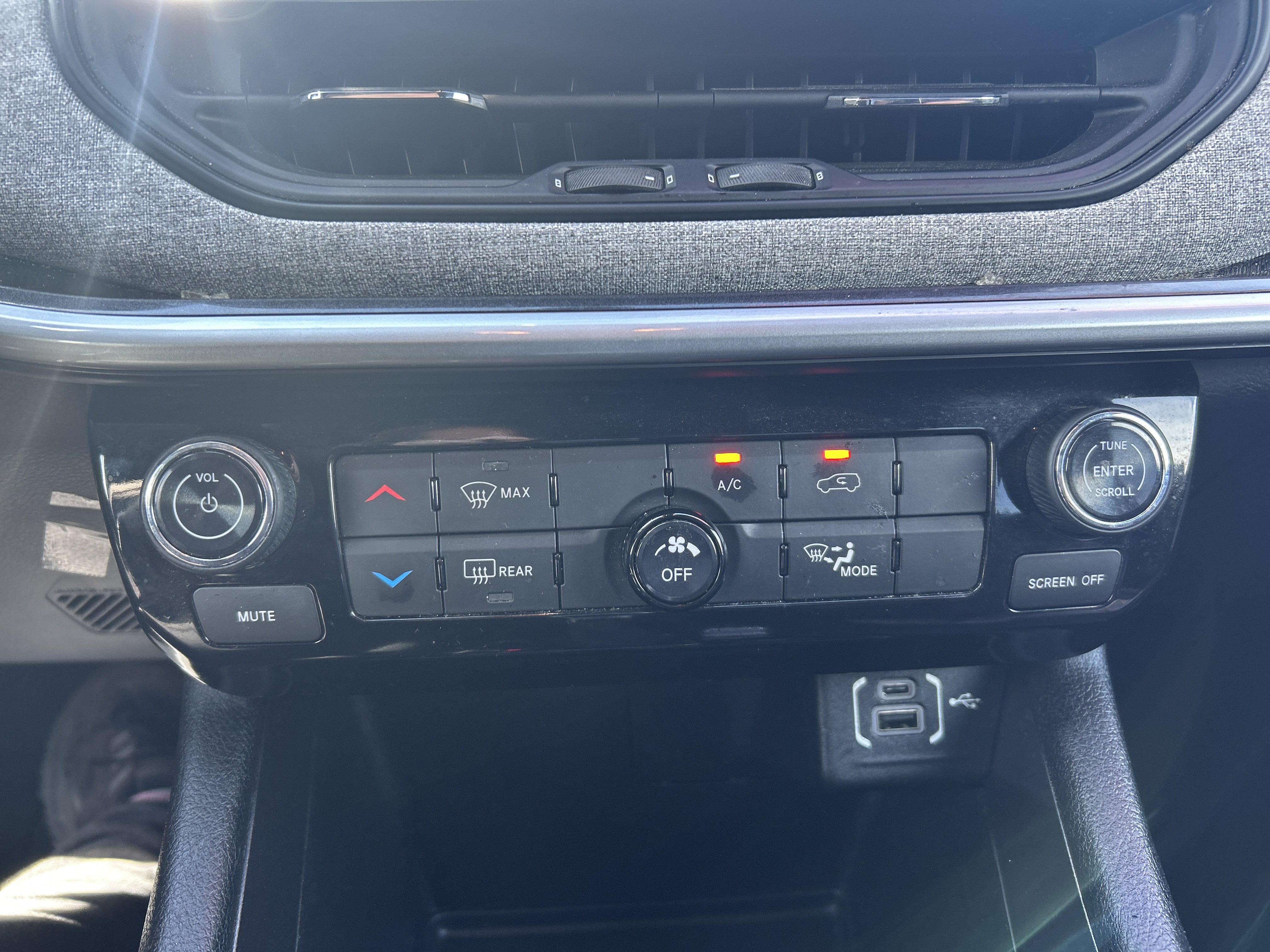 Used 2023 Jeep Compass Latitude AWD/4WD image 18