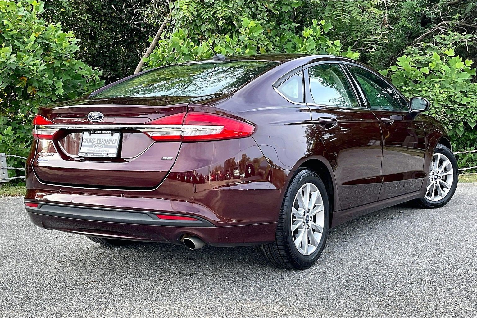 Certified 2017 Ford Fusion SE w/ Fusion SE Technology Package FWD image 13