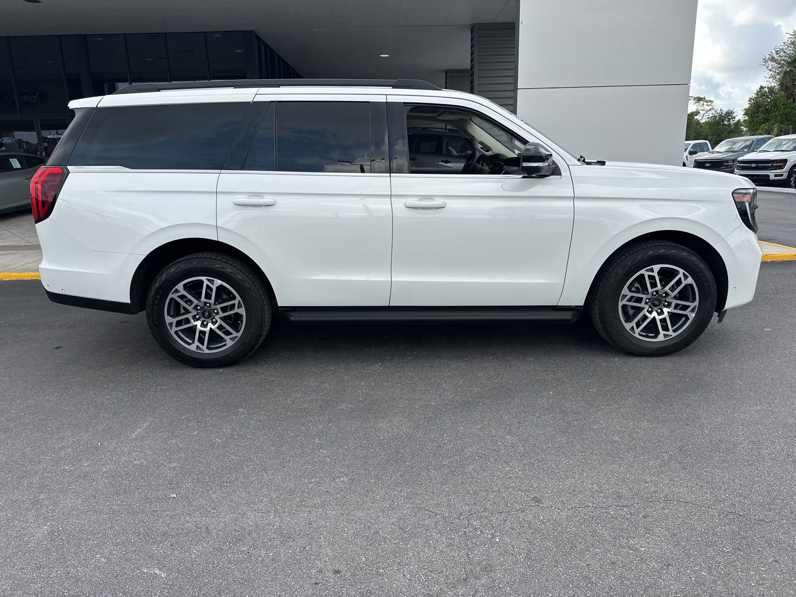 Certified 2025 Ford Expedition Active AWD/4WD image 3