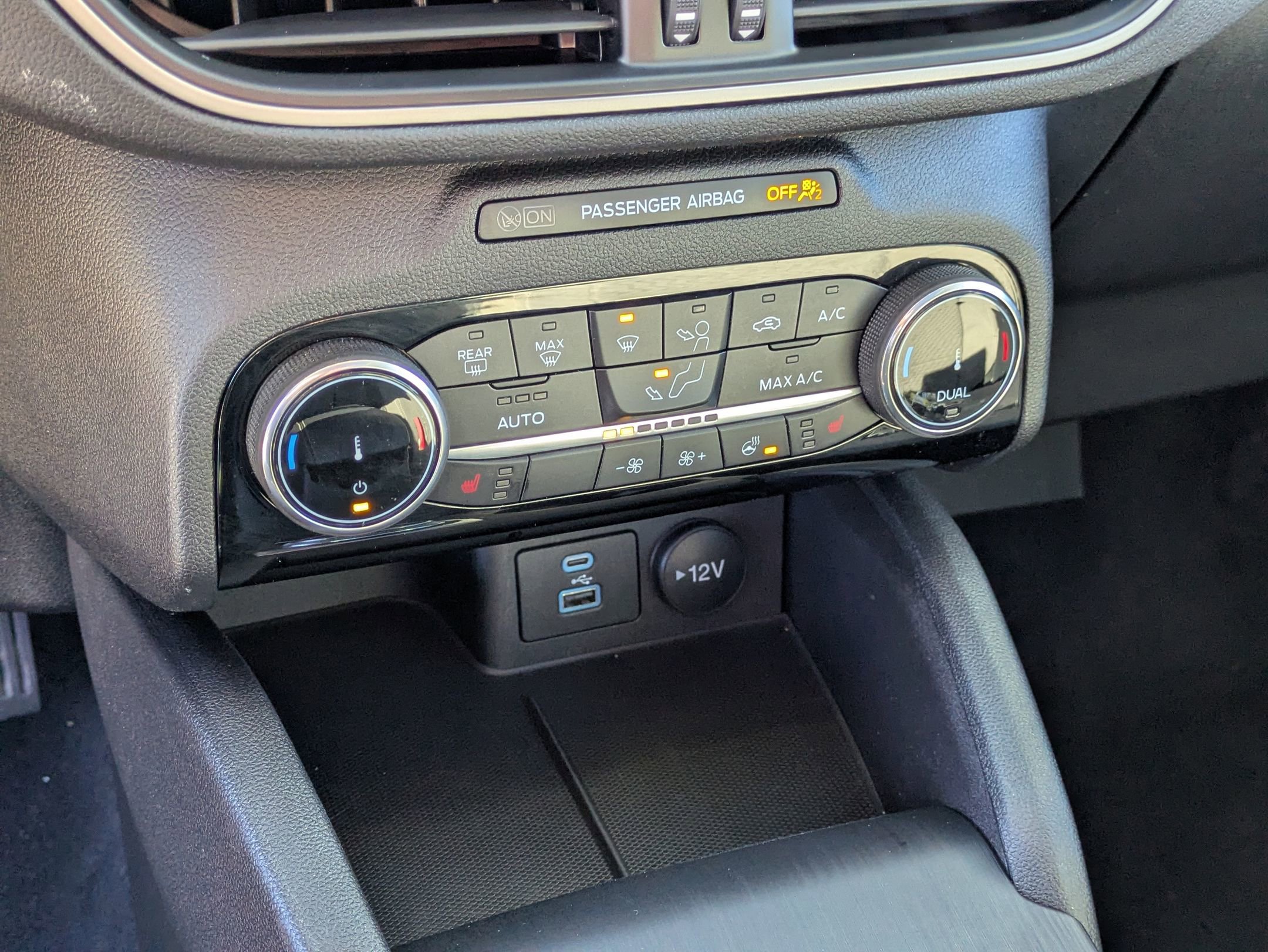 Certified 2022 Ford Escape SE w/ SE Sport Appearance Package image 23