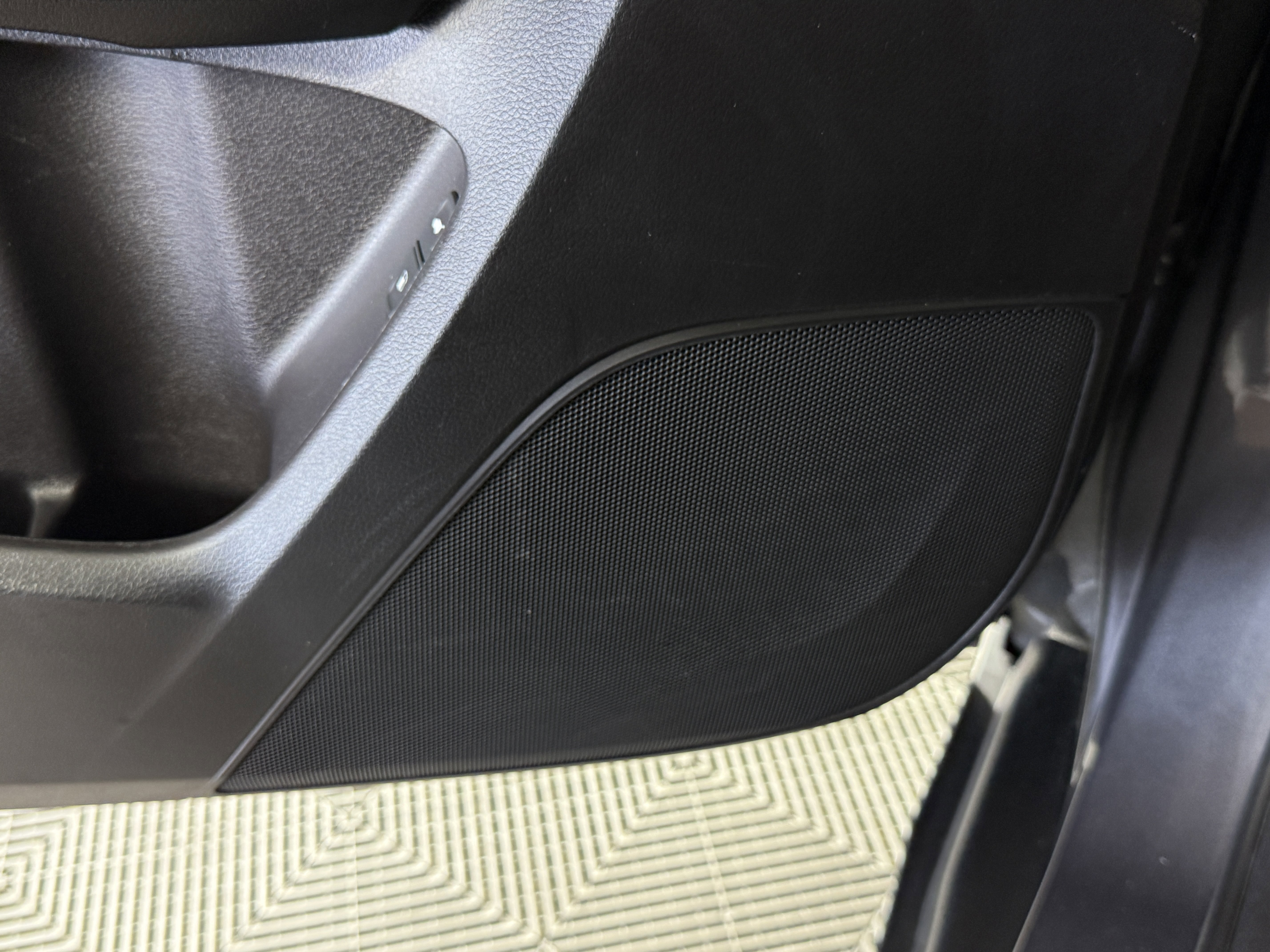 Used 2020 Acura MDX FWD image 18