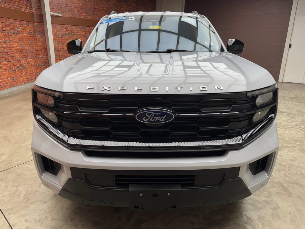 Certified 2025 Ford Expedition Active AWD/4WD image 8