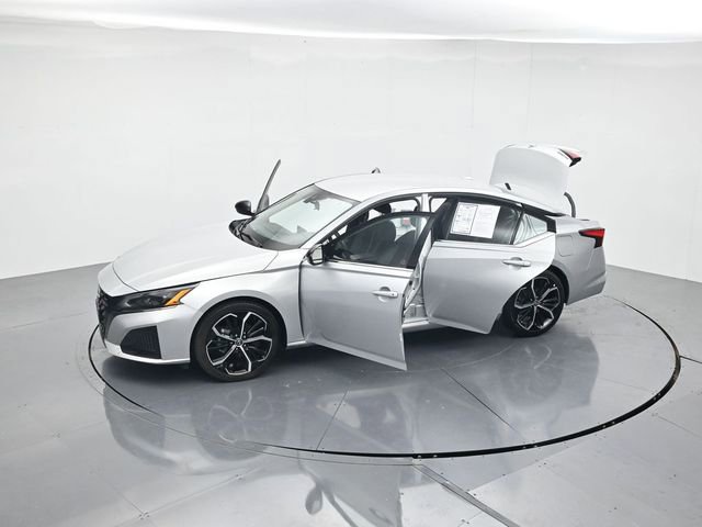 Used 2024 Nissan Altima 2.5 SR FWD image 46