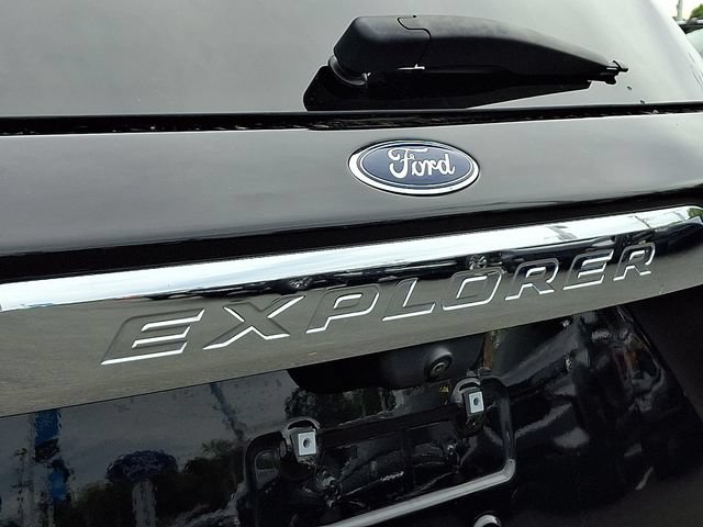 Certified 2023 Ford Explorer Limited w/ Limited Technology Package AWD/4WD image 31