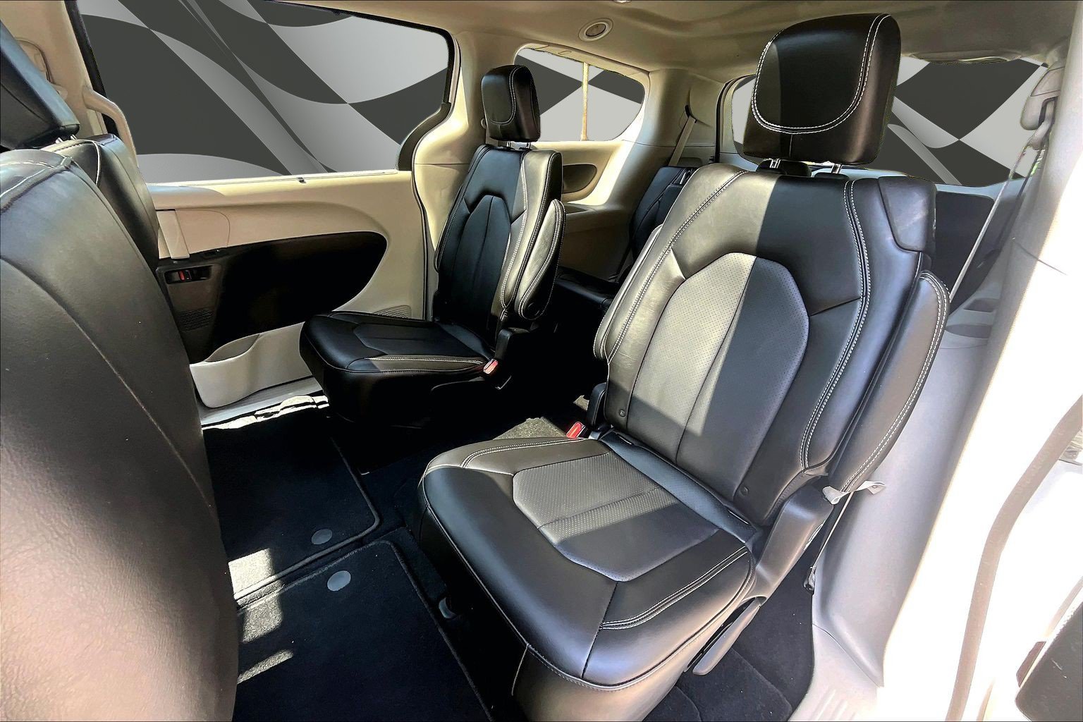 Used 2023 Chrysler Pacifica Touring-L AWD/4WD image 28