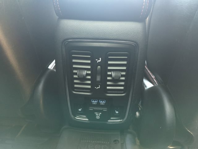 Used 2020 Jeep Grand Cherokee Trailhawk w/ Trailhawk Luxury Group AWD/4WD image 24