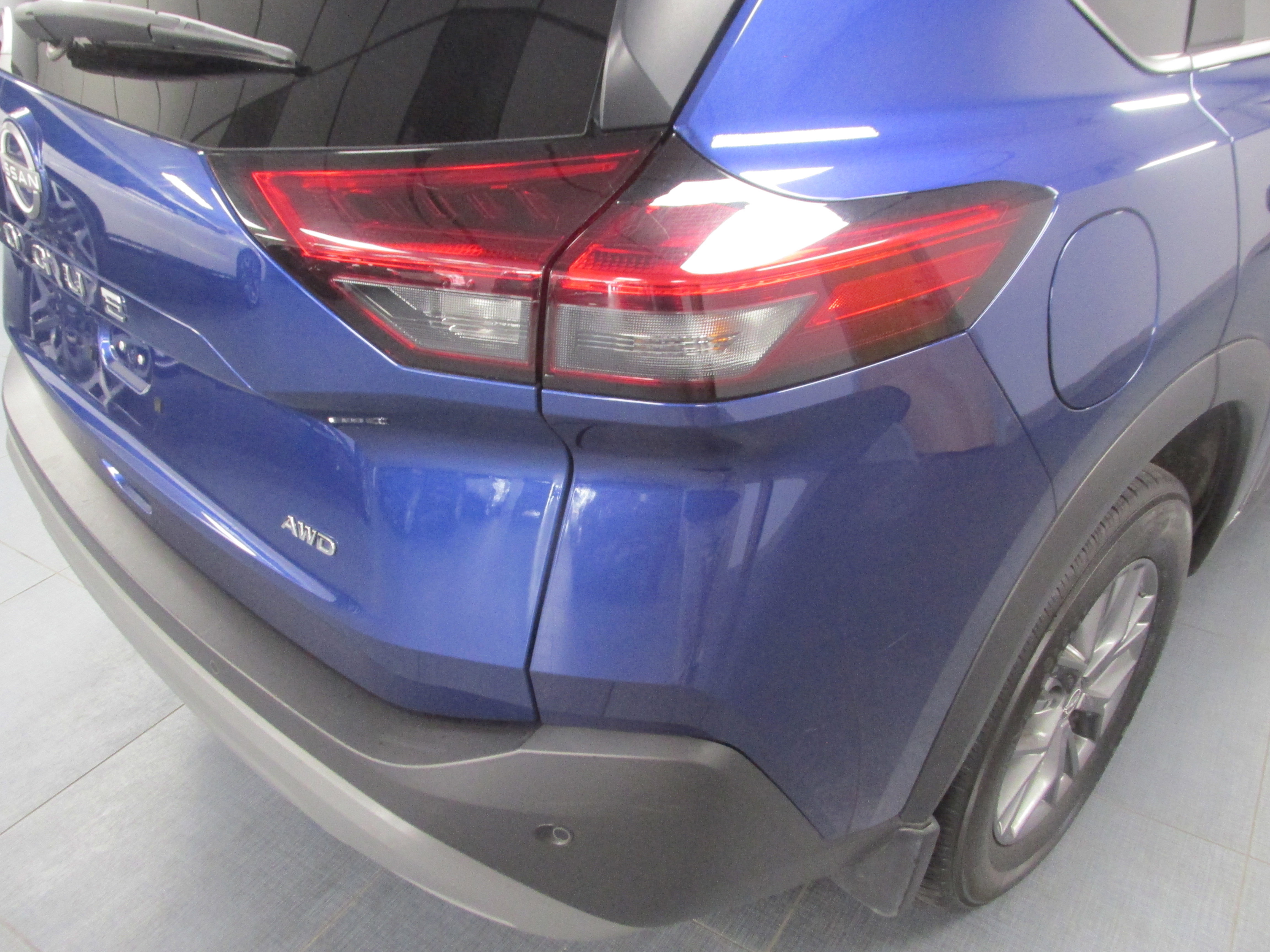 Used 2023 Nissan Rogue S AWD/4WD image 11