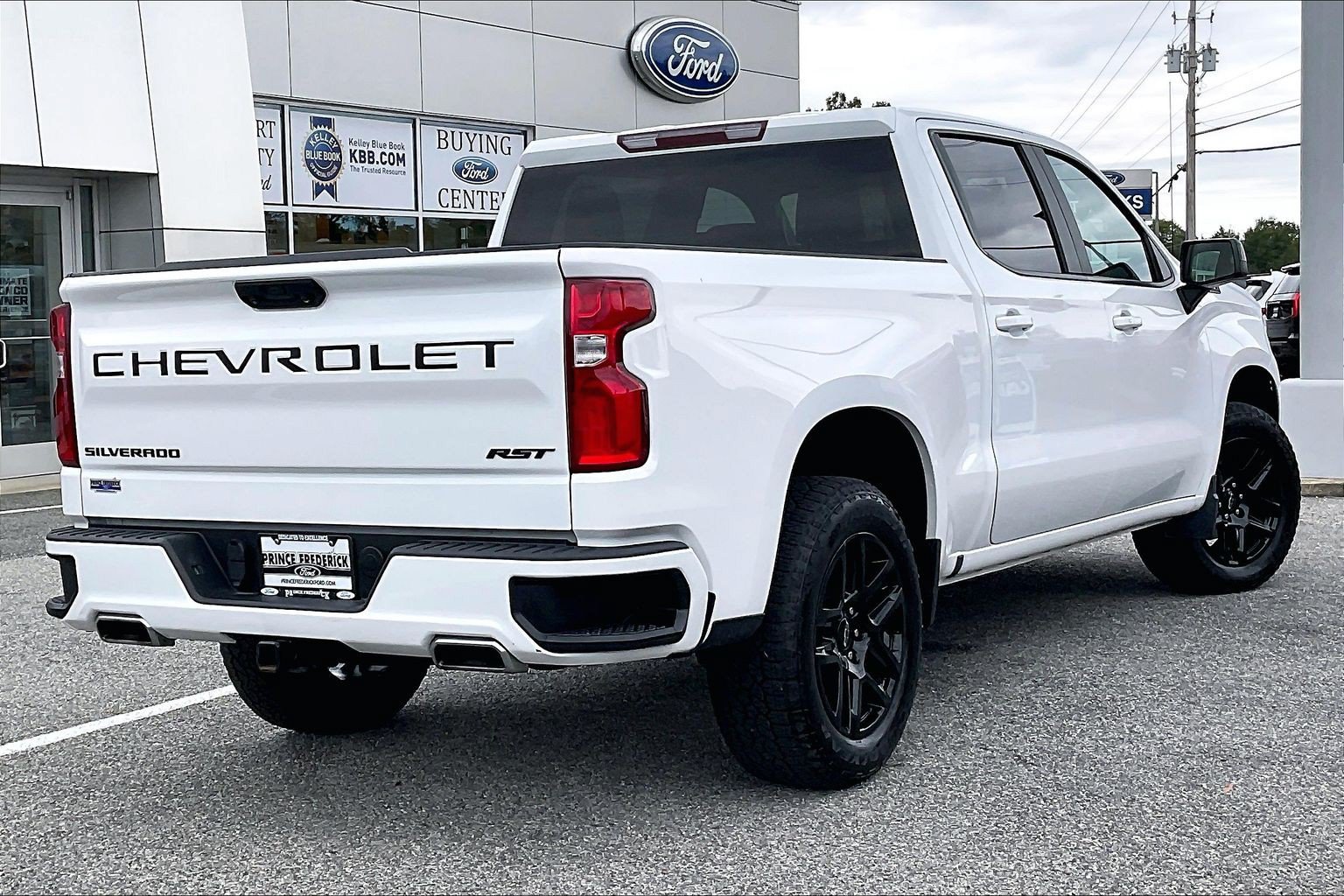 Used 2024 Chevrolet Silverado 1500 RST w/ Z71 Off-Road Package AWD/4WD image 13