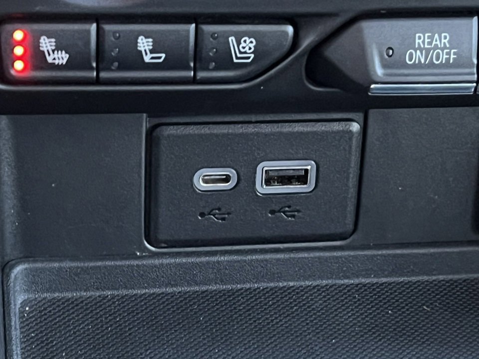 Used 2023 GMC Yukon XL AT4 image 36