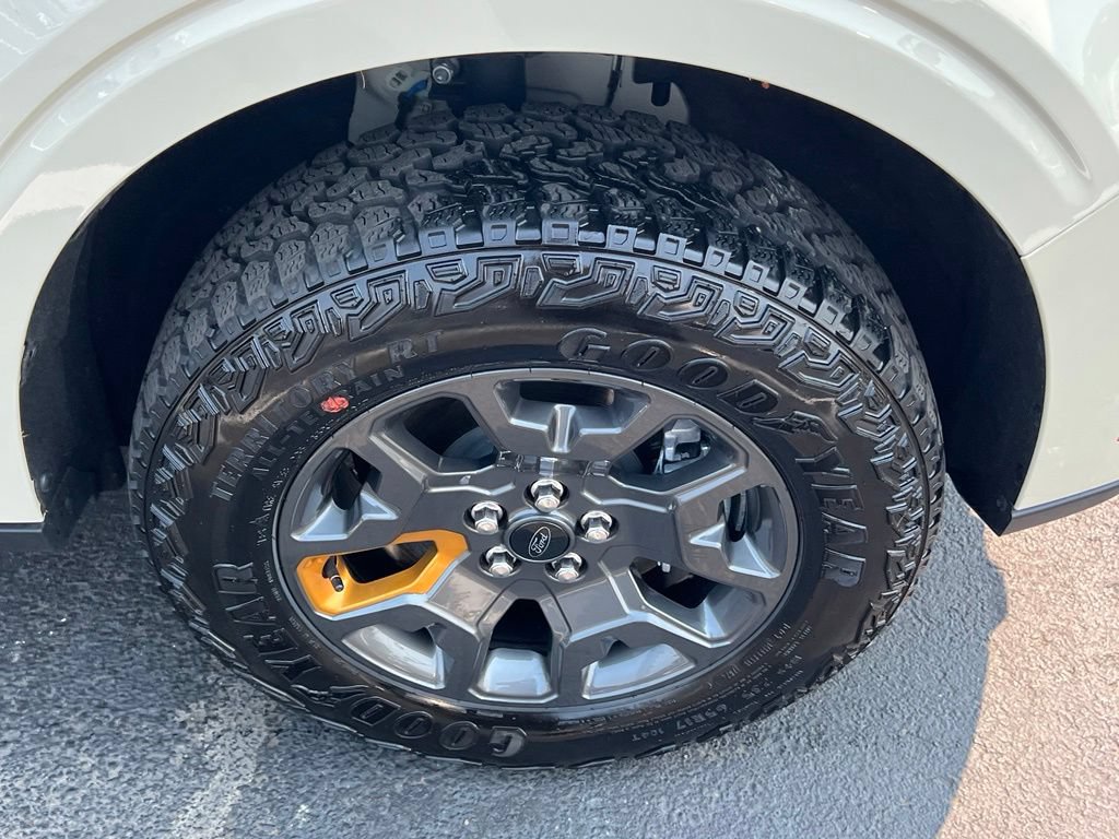 Certified 2025 Ford Maverick Tremor AWD/4WD image 6