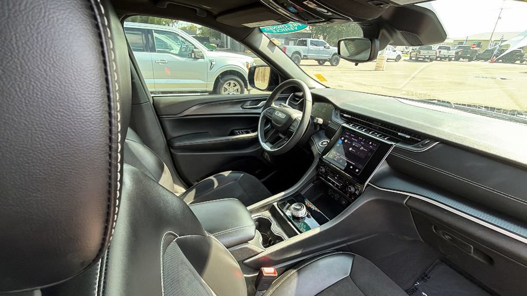 Used 2024 Jeep Grand Cherokee L Altitude RWD image 29