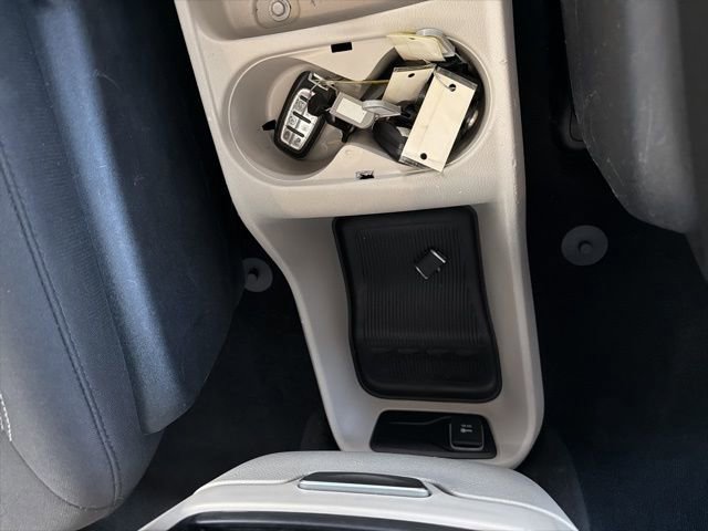 Used 2022 Chrysler Voyager LX image 23