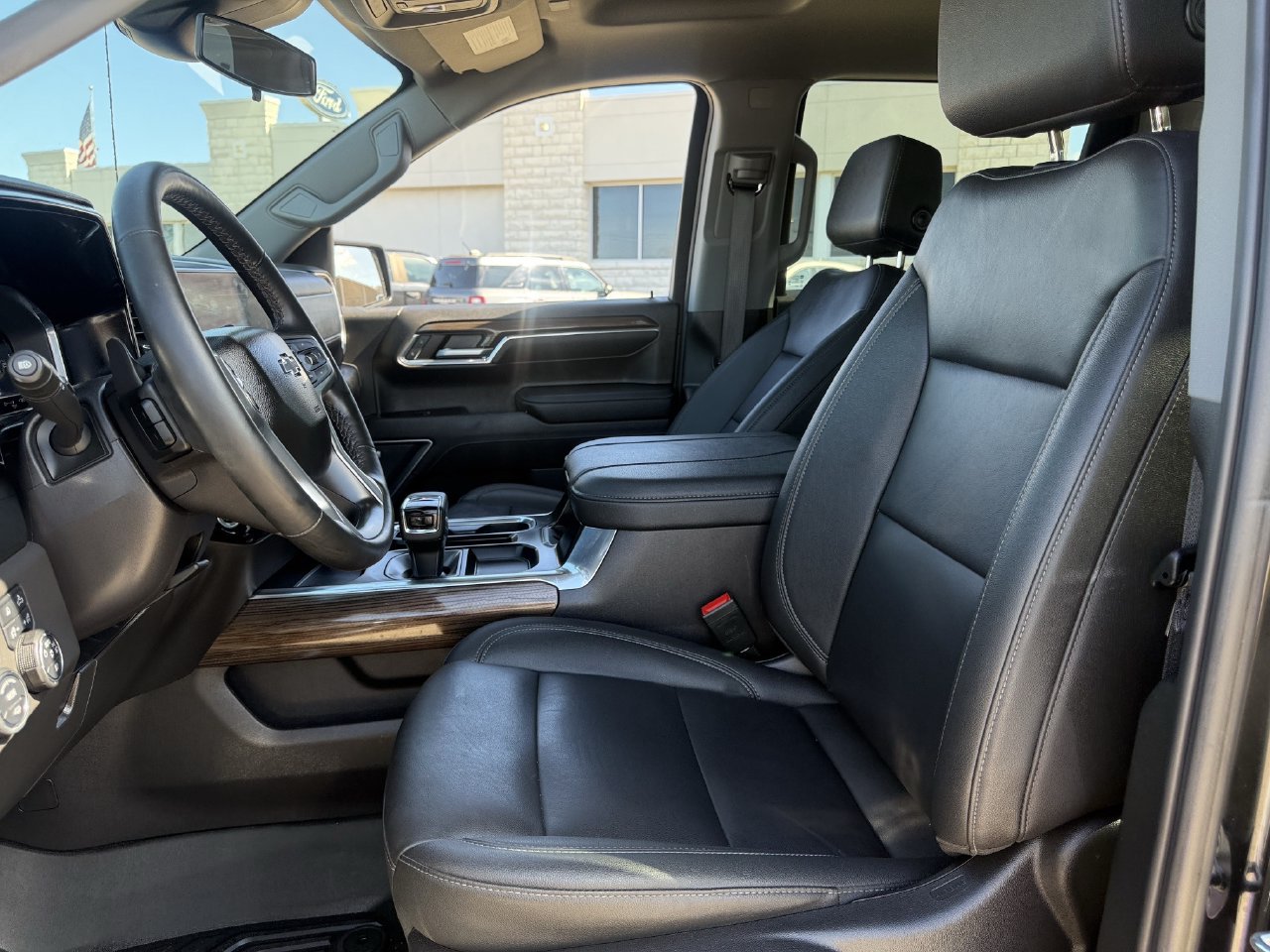 Used 2024 Chevrolet Silverado 1500 LT Trail Boss w/ LT Trail Boss Premium Package AWD/4WD image 24