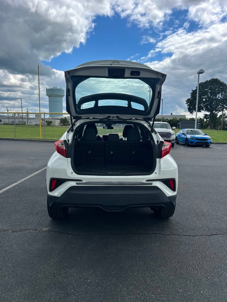Used 2020 Toyota C-HR XLE FWD image 9