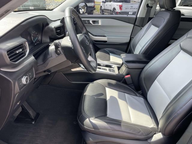 Certified 2022 Ford Explorer XLT w/ Equipment Group 202A image 17