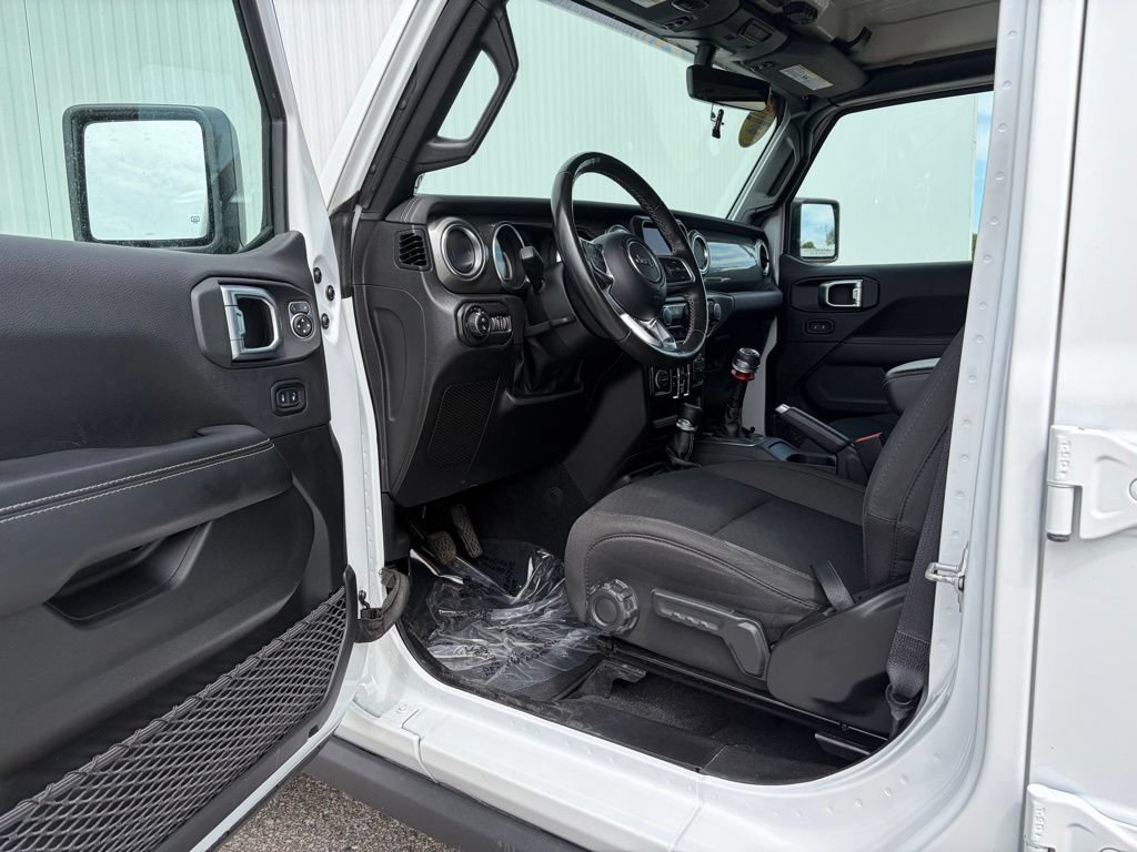 Used 2022 Jeep Gladiator Overland w/ Cold Weather Group AWD/4WD image 11