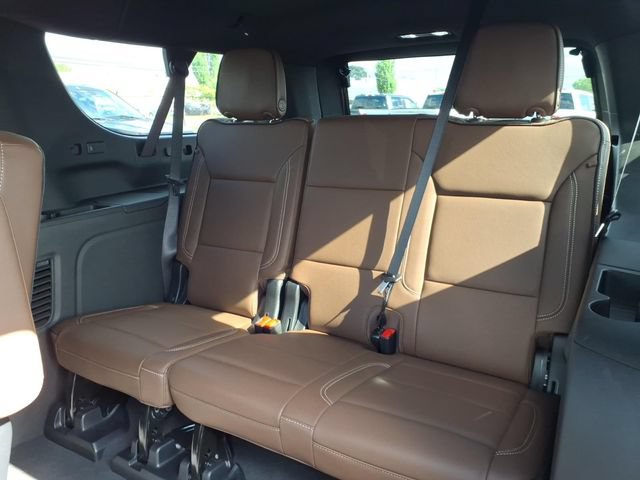 Used 2025 Chevrolet Suburban High Country AWD/4WD image 11