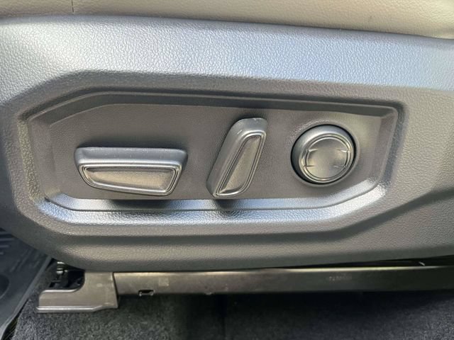 Used 2025 Toyota Tundra Limited AWD/4WD image 17