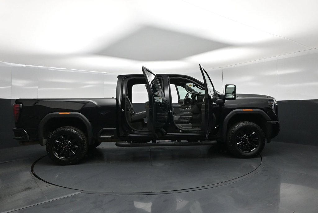 Used 2024 GMC Sierra 2500 AT4 w/ Technology Package AWD/4WD image 5