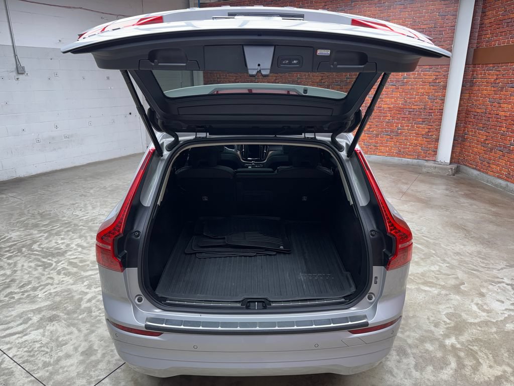 Used 2022 Volvo XC60 B5 Momentum AWD/4WD image 28