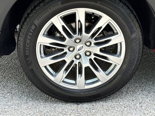 Certified 2025 Ford Explorer Platinum RWD image 9