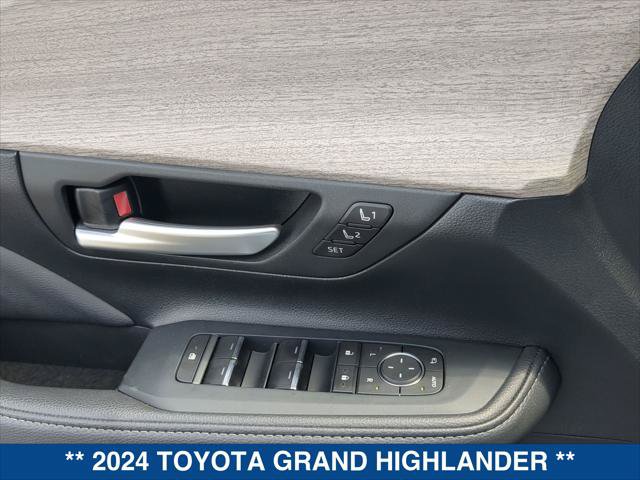 Used 2024 Toyota Grand Highlander AWD image 11